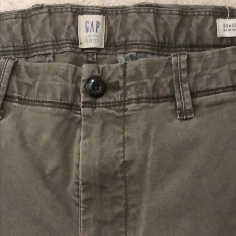 Men’s Gap khaki 33x 32